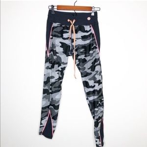 Trina Turk Congo Camo Legging Size S